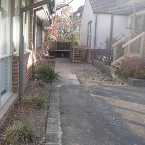 Paving and outdoor area Eltham - BEFORE